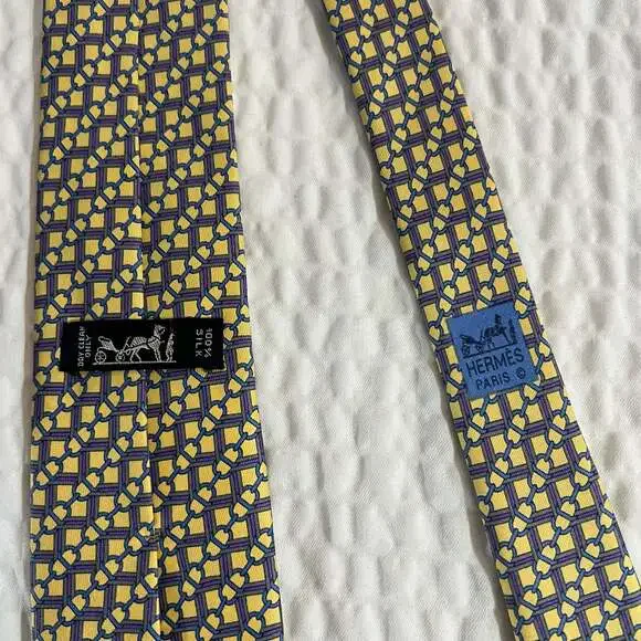 HERMÈS PARIS 630 TA Yellow Gray Links Chains Pointed French Tie Hermes 100% Silk